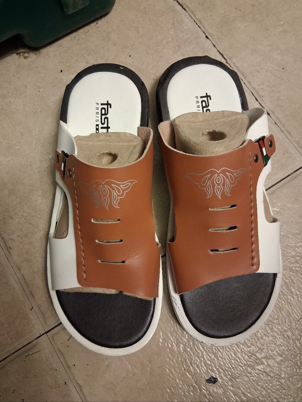 Men's Two-Tone FASHION PRRIS Brown & White Slide Sandals size 38, US size 5.5